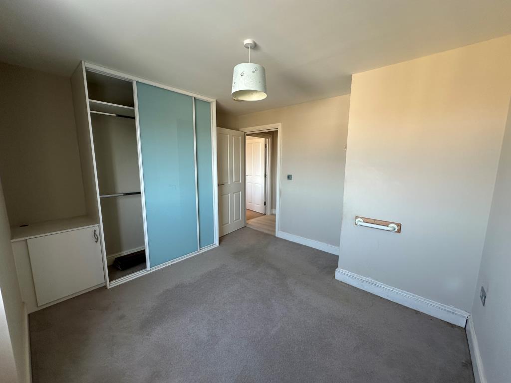 Lot: 62 - TWO-BEDROOM PURPOSE-BUILT FLAT WITH UNDERGROUND PARKING - Second Bedroom